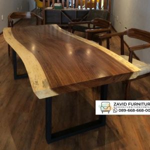 Meja Makan Utuh Kayu Trembesi Tebal 9 Cm Meja Makan Utuh Kayu Trembesi Tebal 9 Cm