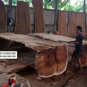 Meja Trembesi Kaki U Lengkung Meja Trembesi Kaki U Lengkung