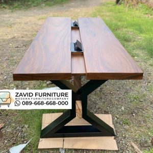 Meja Trembesi Solid Dengan Stop Kontak