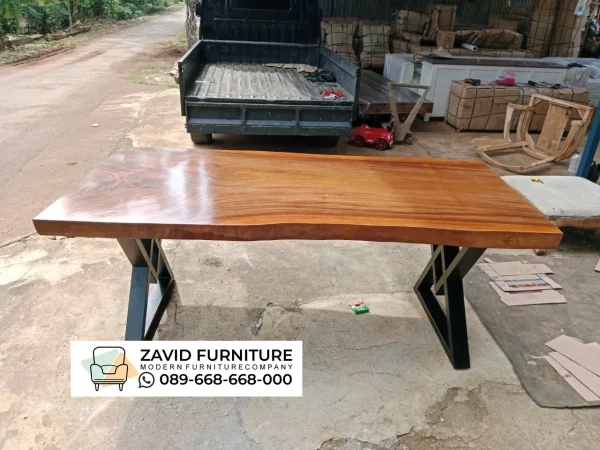 Meja Trembesi Solid Kaki Besi Meja Trembesi Solid Kaki Besi